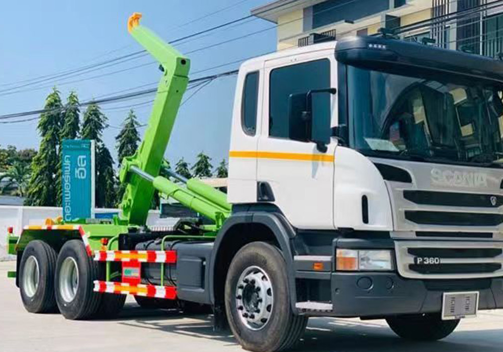 What is Hooklift Equipment?